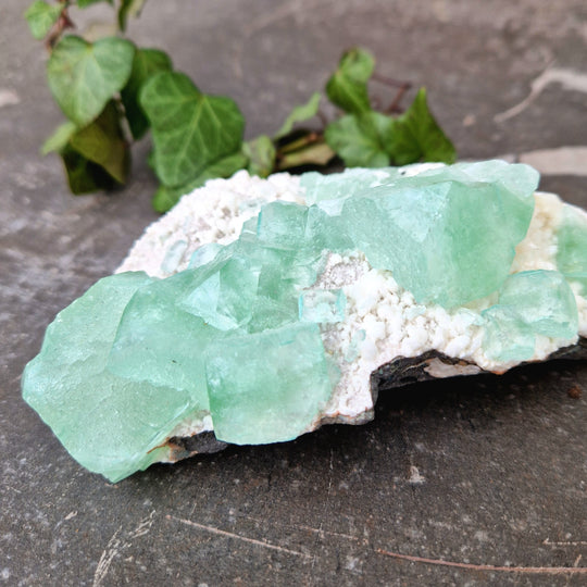 Grön Apofyllit med Stilbit, kluster