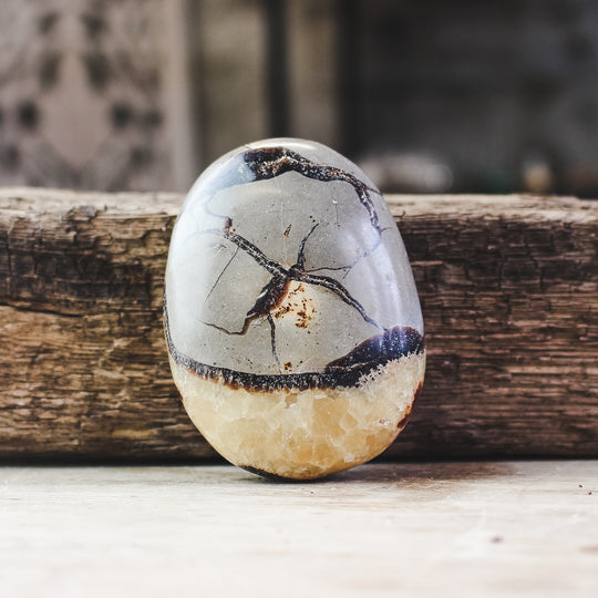 Septarian, touchstone