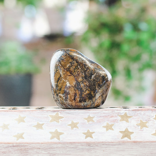 Bronzit, trumlade stenar