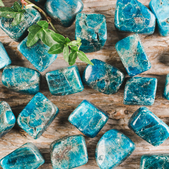 Blå Apatit, trumlade stenar